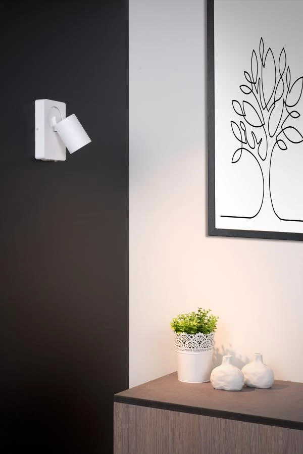 Lucide NIGEL - Bedside lamp / Wall light - LED Dim to warm - GU10 - 1x5W 2200K/3000K - With USB charging point - White - atmosphere 1